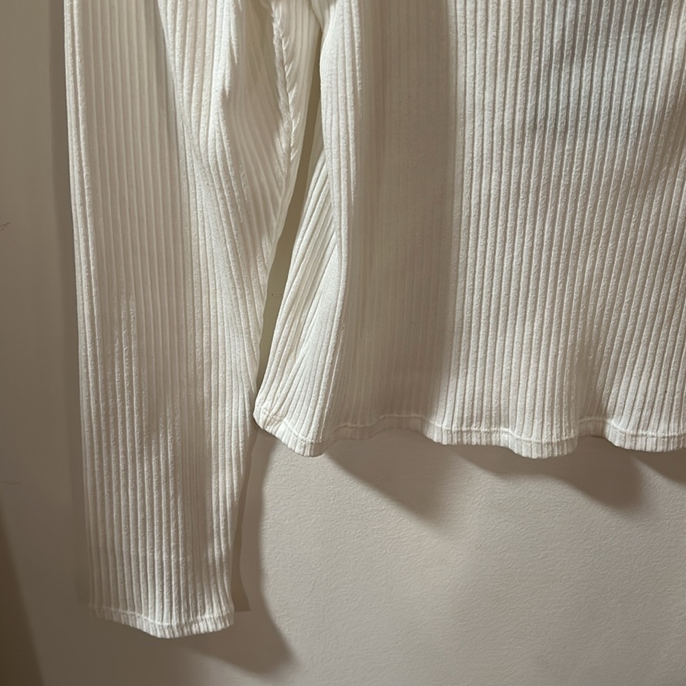 H&M Top NWT - Picture 2 of 5